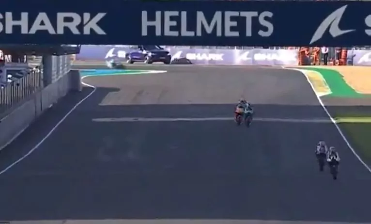 Macchina in pista FP1 Le Mans Moto3