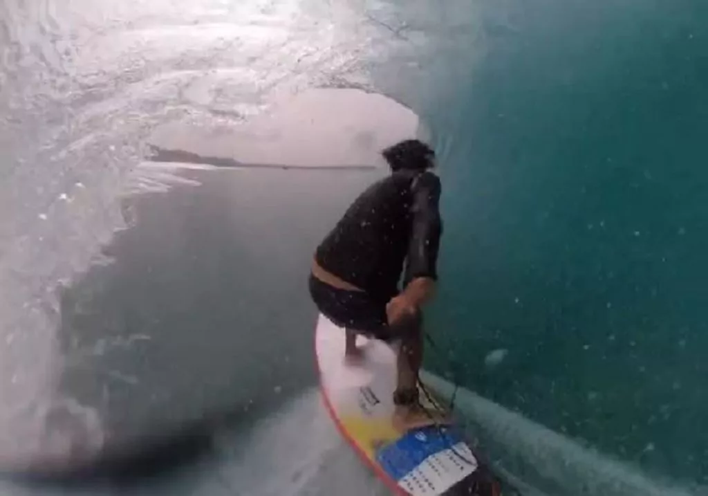morto surfista Mikala Jones