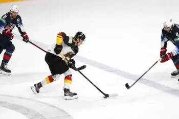Adam Johnson morto partita hockey
