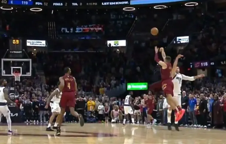 Max Strus tripla da centrocampo